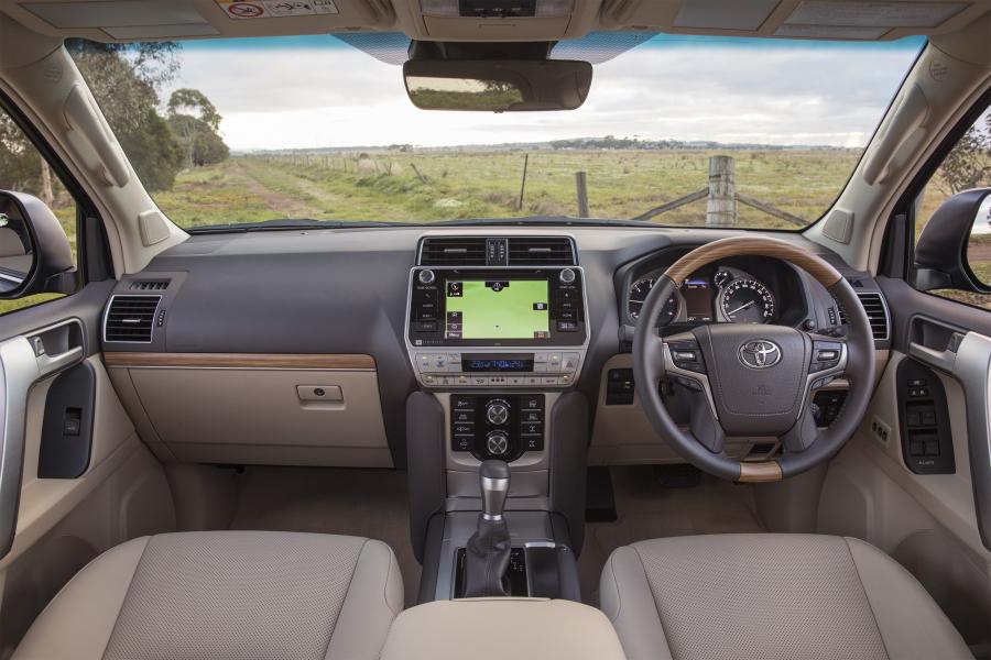 Торпедо Toyota Land Cruiser Prado VX (150) 2017 года  (AU) (фото 2 из 12)